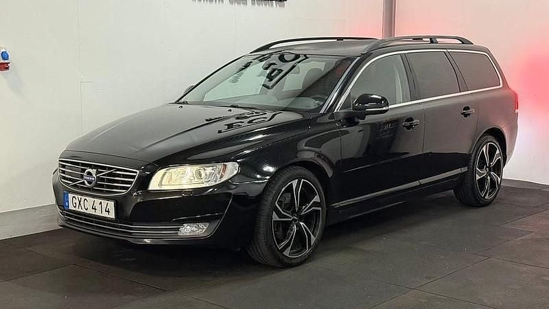 Svart Begagnad 2015 Volvo V70 Momentum Kombi | 143 900 kr (Marknadspris) - Bild 1/4