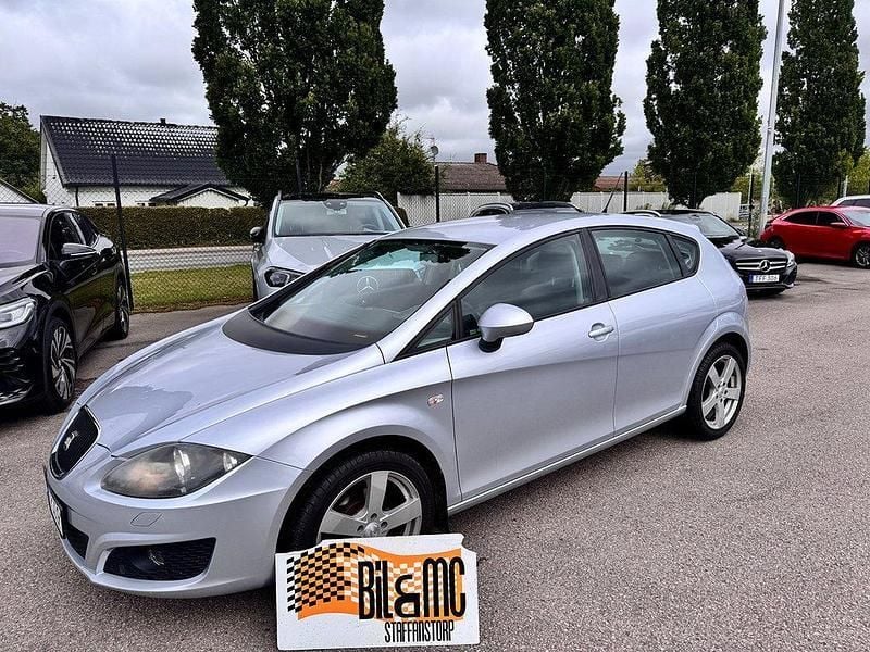 Silver Begagnad 2010 Seat Leon Style Halvkombi | 58 800 kr (Lite dyr) - Bild 1/4