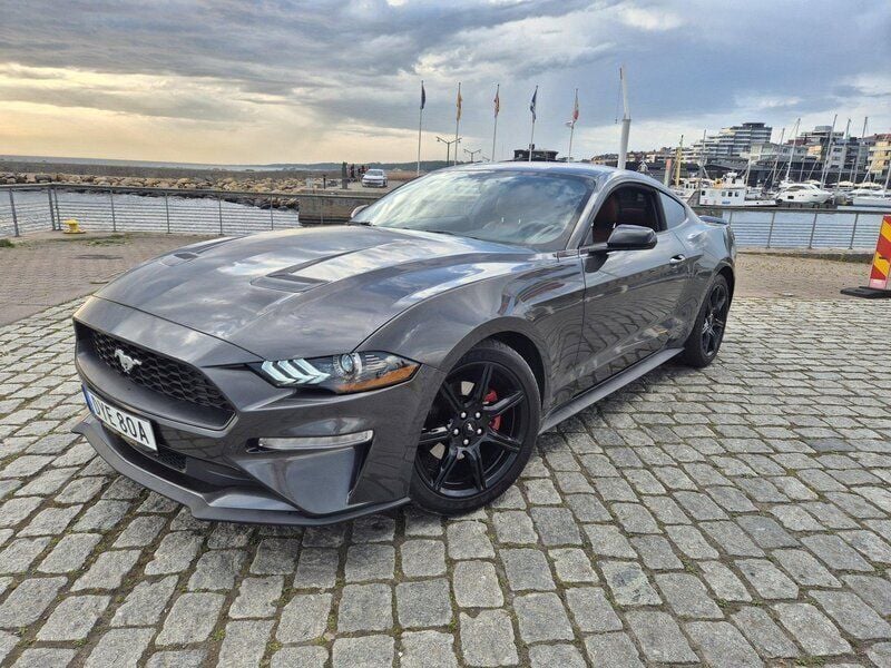 Grå Begagnad 2019 Ford Mustang Sportkupé | 292 000 kr (Marknadspris) - Bild 1/4
