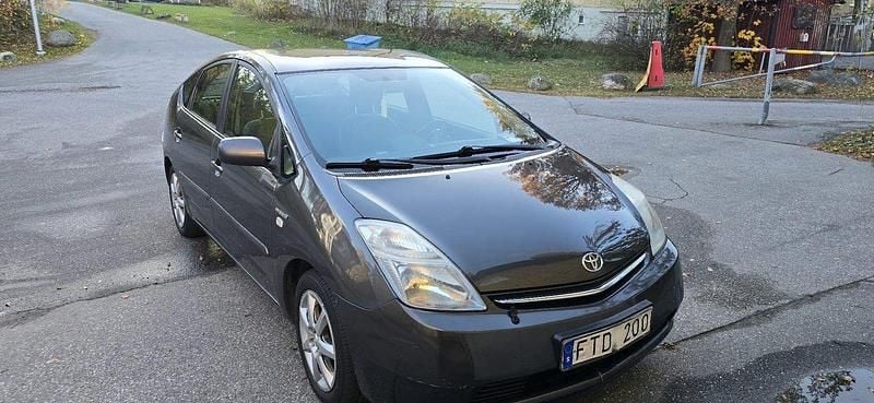 Grå Begagnad 2007 Toyota Prius Halvkombi | 44 900 kr (Marknadspris) - Bild 1/4