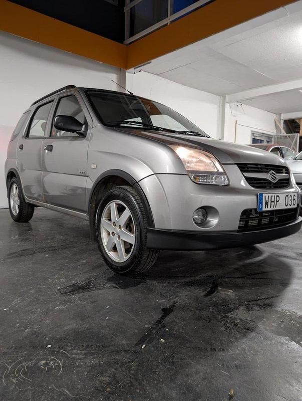 Silver Begagnad 2004 Suzuki Ignis Halvkombi | 39 900 kr - Bild 1/4
