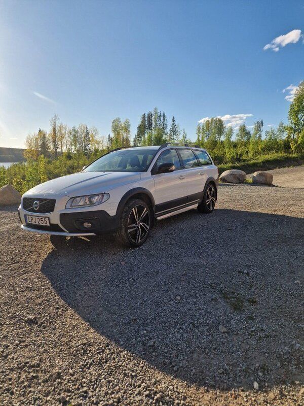 Vit Begagnad 2015 Volvo XC70 Momentum SUV | 195 000 kr (Lite dyr) - Bild 1/4