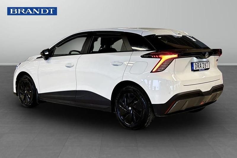Begagnad MG MG4 EV 125 kW (171 HK) 2023 Vit Halvkombi