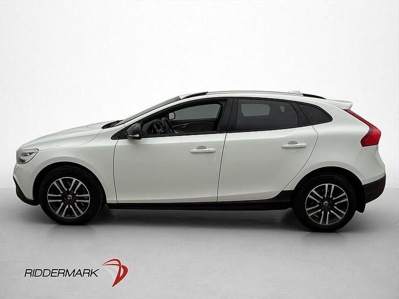Begagnad Volvo V40 Momentum 152 HK (111 kW) 2018 Vit Halvkombi