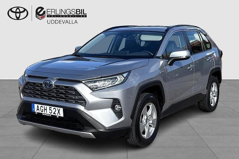 Silver Begagnad 2020 Toyota RAV4 Hybrid Active SUV | 329 000 kr (Superpris) - Bild 1/3