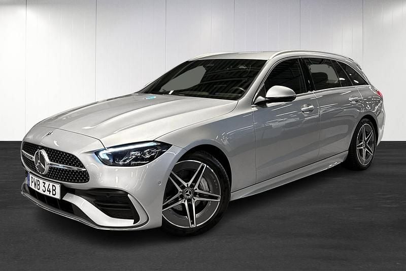 Silver Begagnad 2024 Mercedes C200 AMG line Kombi | 439 900 kr (Marknadspris) - Bild 1/4