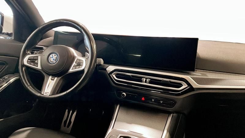 Begagnad BMW 330e M Sport 292 HK (214 kW) 2022 Vit Kombi