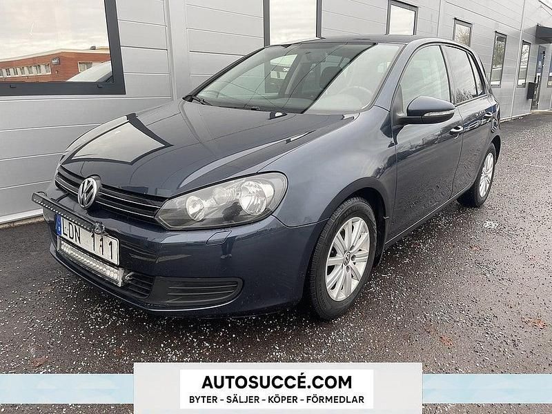 Grå Begagnad 2010 VW Golf VI Halvkombi | 59 800 kr (Marknadspris) - Bild 1/4
