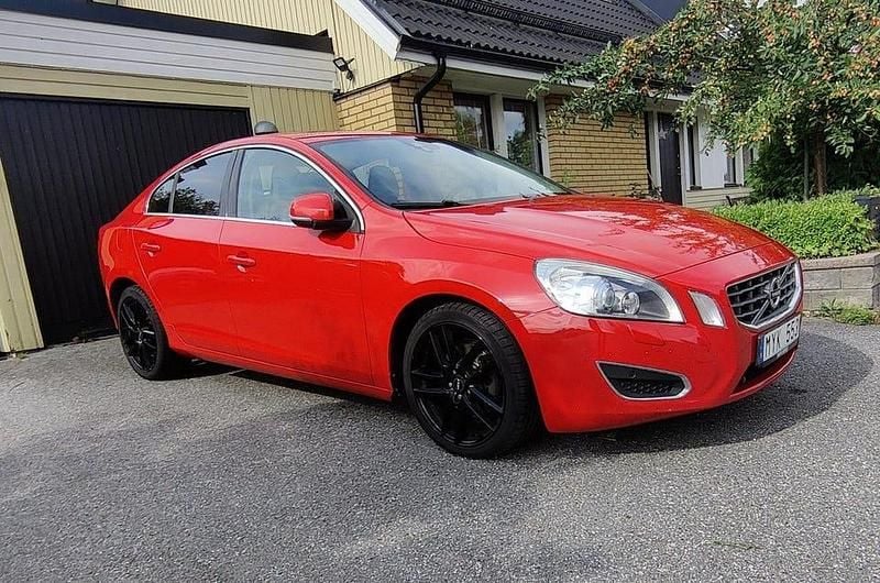 Begagnad 2013 Volvo S60 Summum Sedan | 109 000 kr (Superpris) - Bild 1/4
