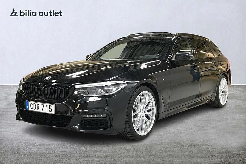 Svart Begagnad 2018 BMW 530 M Sport Kombi | 289 900 kr (Marknadspris) - Bild 1/3