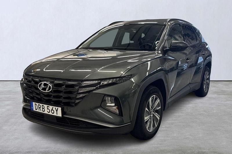 Grå Begagnad 2022 Hyundai Tucson Essential SUV | 295 000 kr (Marknadspris) - Bild 1/4