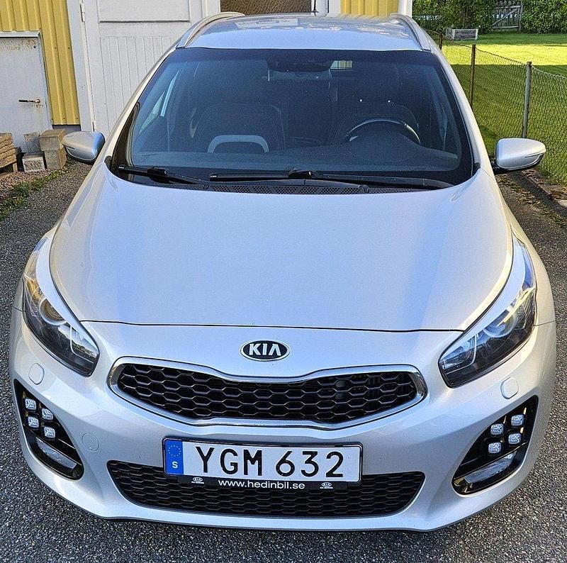 Grå Begagnad 2016 Kia Ceed Sportswagon GT-Line Kombi | 129 900 kr (Marknadspris) - Bild 1/4