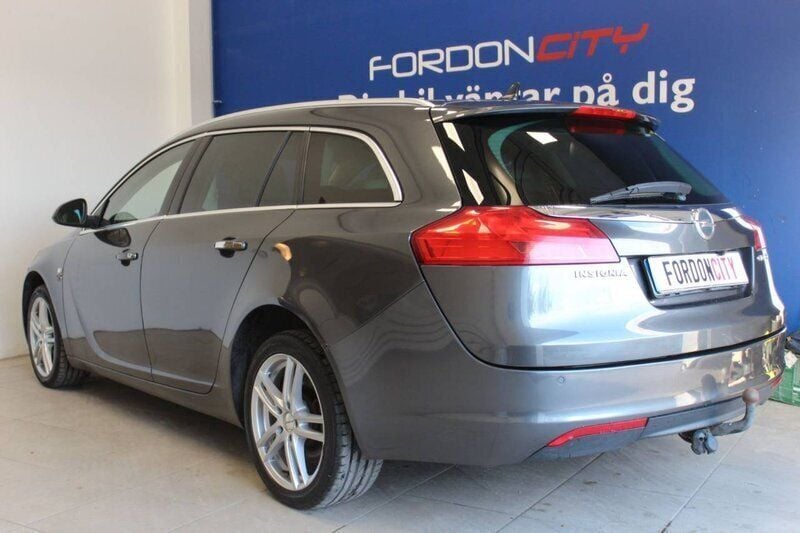 Begagnad Opel Insignia 161 HK (118 kW) 2010 Grå Kombi