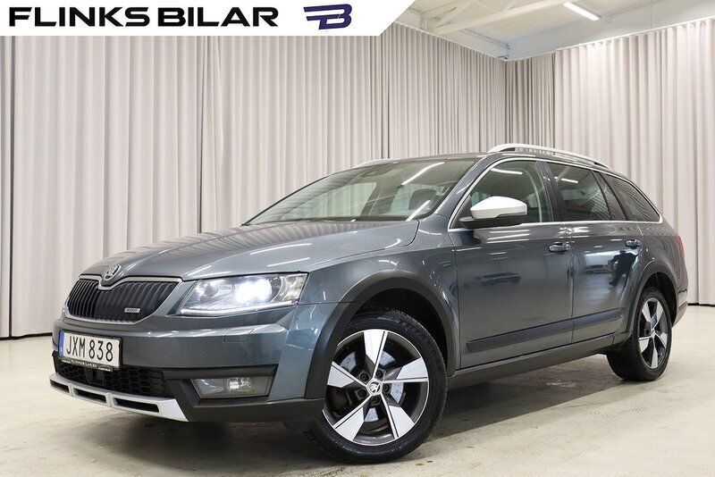Grå (metallic) Begagnad 2015 Skoda Octavia Scout Kombi | 169 900 kr (Marknadspris) - Bild 1/4