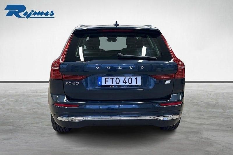 Begagnad Volvo XC60 Core 253 HK (186 kW) 2023 Denim blue metallic SUV