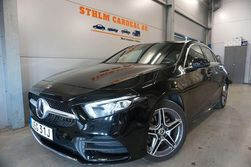 Svart Begagnad 2021 Mercedes A250 Halvkombi | 299 900 kr (Marknadspris) - Bild 1/4