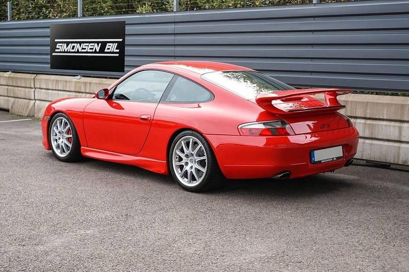 Begagnad Porsche 996 360 HK (264 kW) 2000 Röd