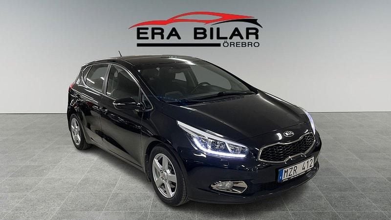 Svart Begagnad 2013 Kia Ceed Comfort Halvkombi | 69 900 kr (Marknadspris) - Bild 1/4