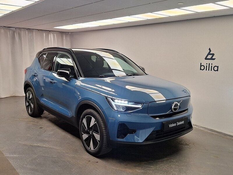Blå Begagnad 2023 Volvo XC40 Core SUV | 419 000 kr - Bild 1/4
