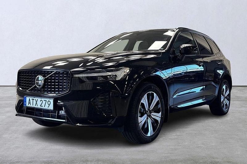 Svart Begagnad 2022 Volvo XC60 Plus SUV | 549 900 kr (Dyr) - Bild 1/4