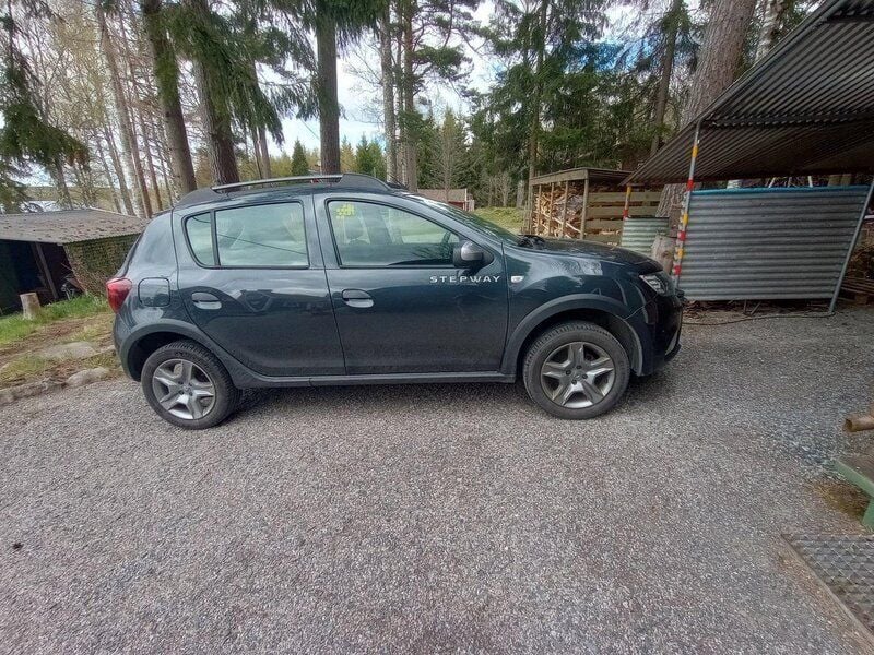 Grå Begagnad 2019 Dacia Sandero Stepway Halvkombi | 90 000 kr (Marknadspris) - Bild 1/1