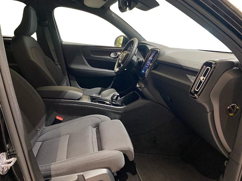 Begagnad Volvo XC40 Single Motor 175 kW (238 HK) 2023 Svart SUV
