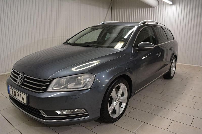 Mörkgrå (grå) Begagnad 2014 VW Passat Kombi | 74 000 kr (Marknadspris) - Bild 1/3