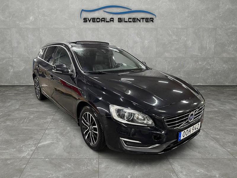 Svart Begagnad 2014 Volvo V60 Summum Kombi | 159 500 kr (Marknadspris) - Bild 1/4