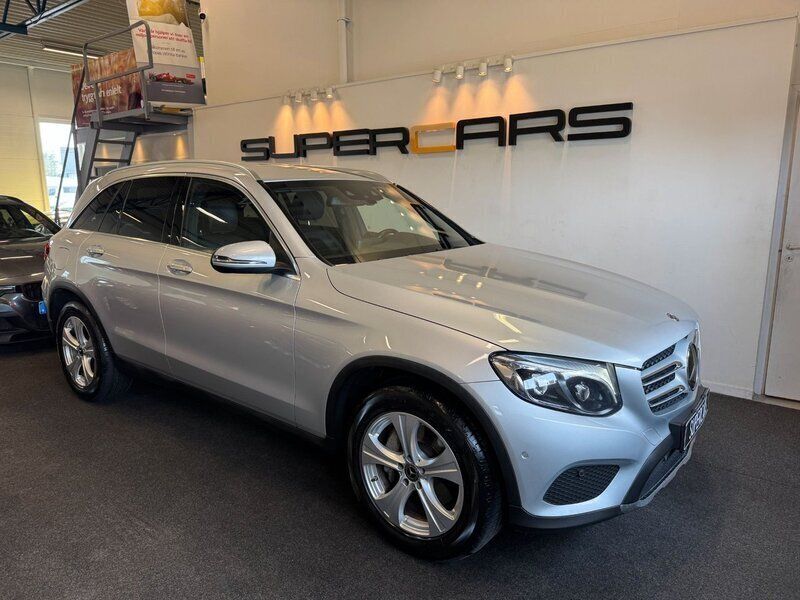 Silver Begagnad 2017 Mercedes GLC220 Exclusive SUV | 218 000 kr (Lite dyr) - Bild 1/4