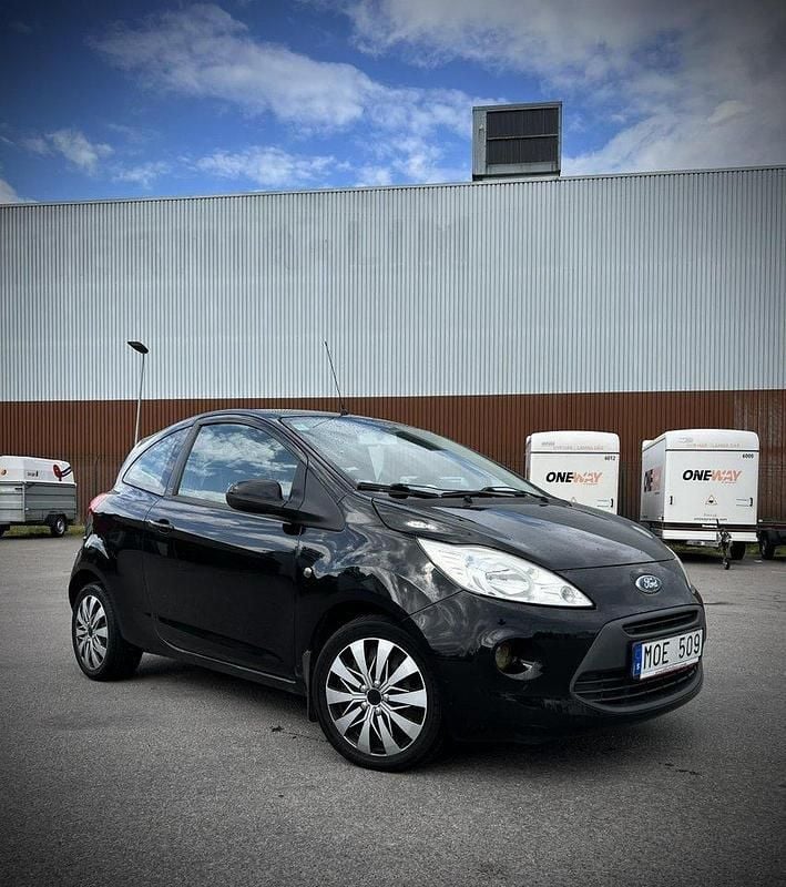 Svart Begagnad 2009 Ford Ka Titanium Halvkombi | 28 900 kr (Marknadspris) - Bild 1/4