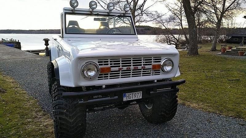 Vit Begagnad 1974 Ford Bronco SUV | 1 200 000 kr - Bild 1/4