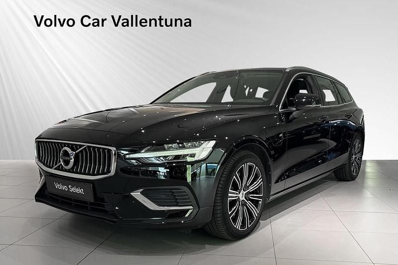 Svart Begagnad 2022 Volvo V60 Kombi | 379 900 kr (Marknadspris) - Bild 1/3