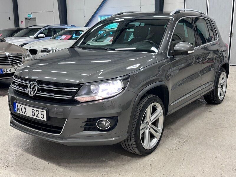 Mörkgrå Begagnad 2013 VW Tiguan R-line SUV | 104 700 kr (Marknadspris) - Bild 1/4