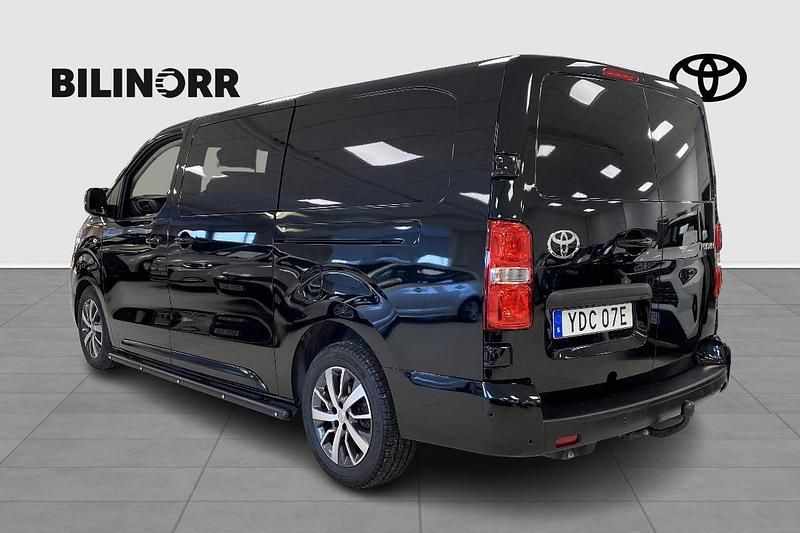 Begagnad Toyota Proace 180 HK (132 kW) 2024 Svart Minibuss