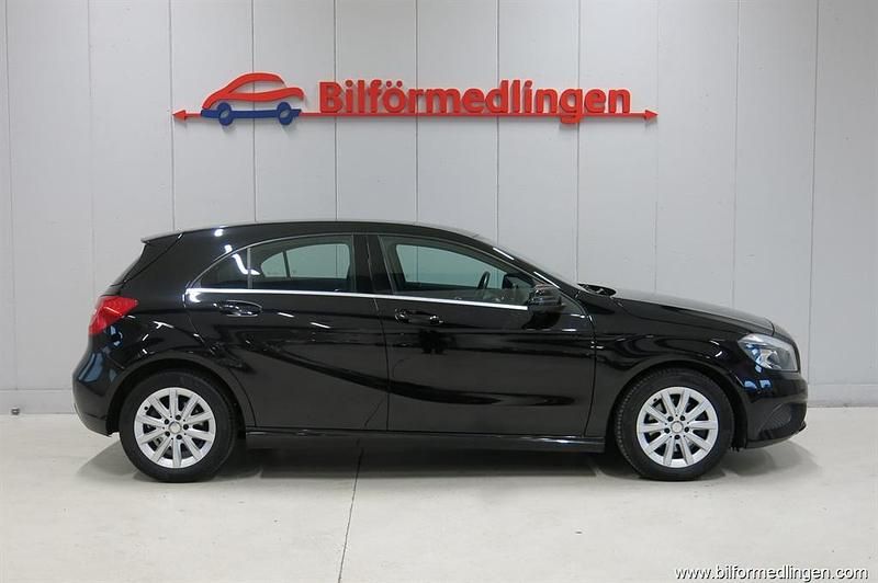 Svart Begagnad 2013 Mercedes A180 Style Halvkombi | 114 900 kr - Bild 1/4