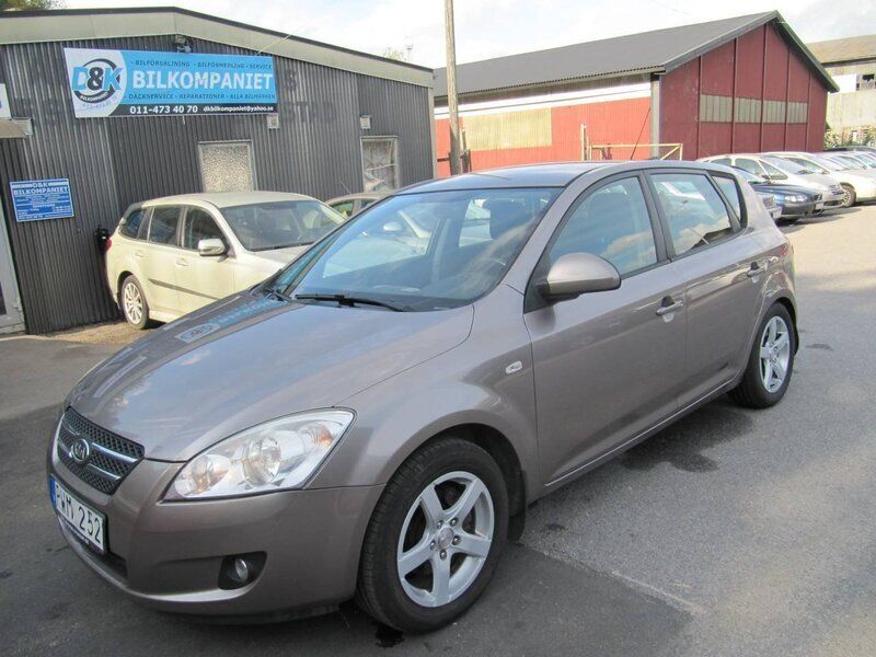 Mörkgrå Begagnad 2007 Kia Ceed Halvkombi | 28 500 kr - Bild 1/4