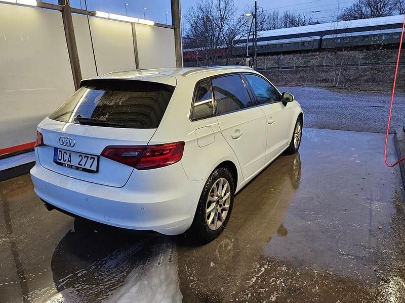 Begagnad 2014 Audi A3 Sportback Halvkombi | 120 000 kr (Marknadspris) - Bild 1/4