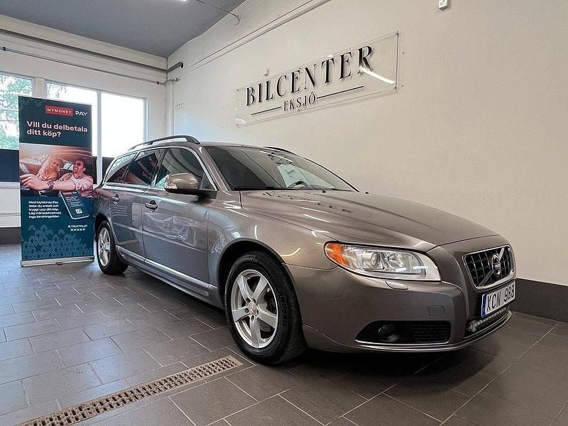 Grå Begagnad 2010 Volvo V70 Momentum Kombi | 49 900 kr (Marknadspris) - Bild 1/4