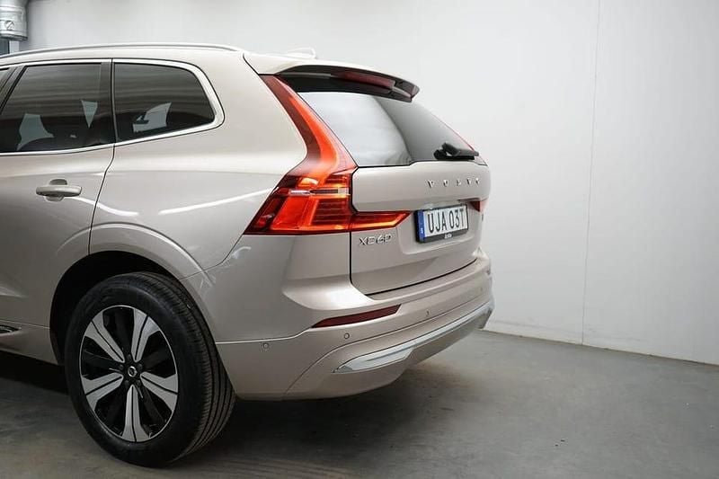 Begagnad Volvo XC60 Plus 355 HK (261 kW) 2023 Grå SUV