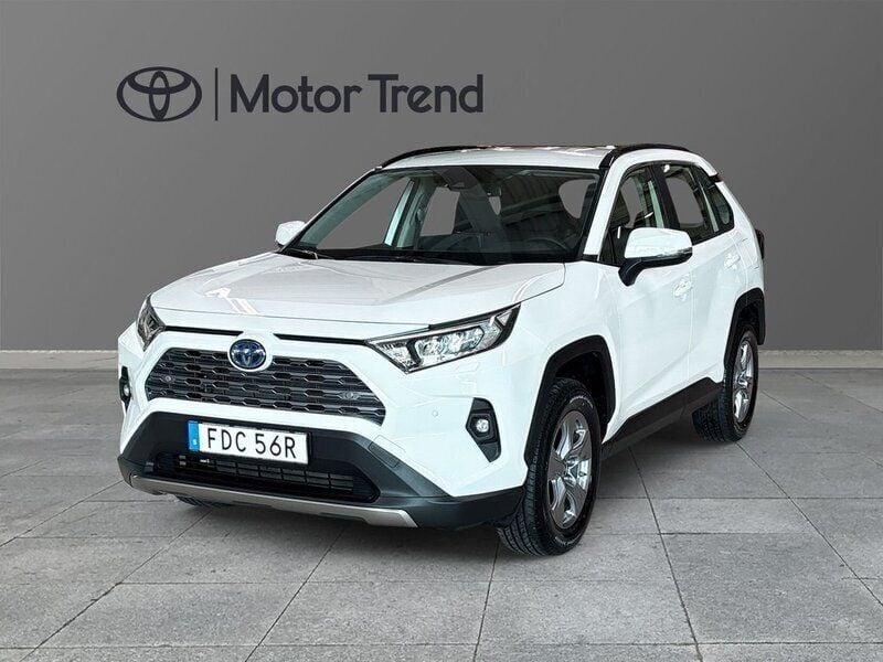 Vit Begagnad 2024 Toyota RAV4 Hybrid Active SUV | 419 000 kr (Bra pris) - Bild 1/4