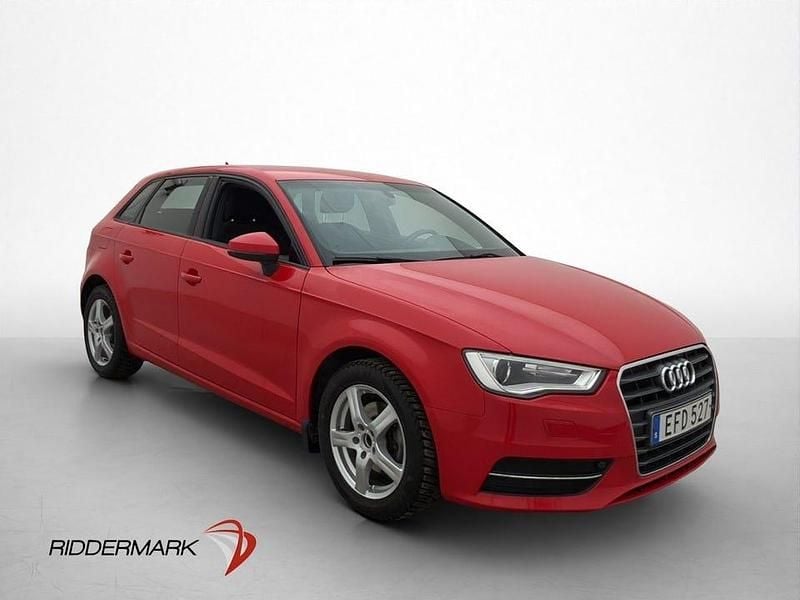Begagnad Audi A3 Attraction 105 HK (77 kW) 2014 Röd