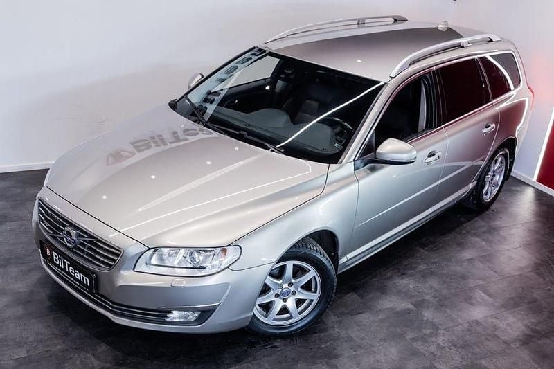 Begagnad Volvo V70 Standard 150 HK (110 kW) 2016 Ljusbrun Kombi