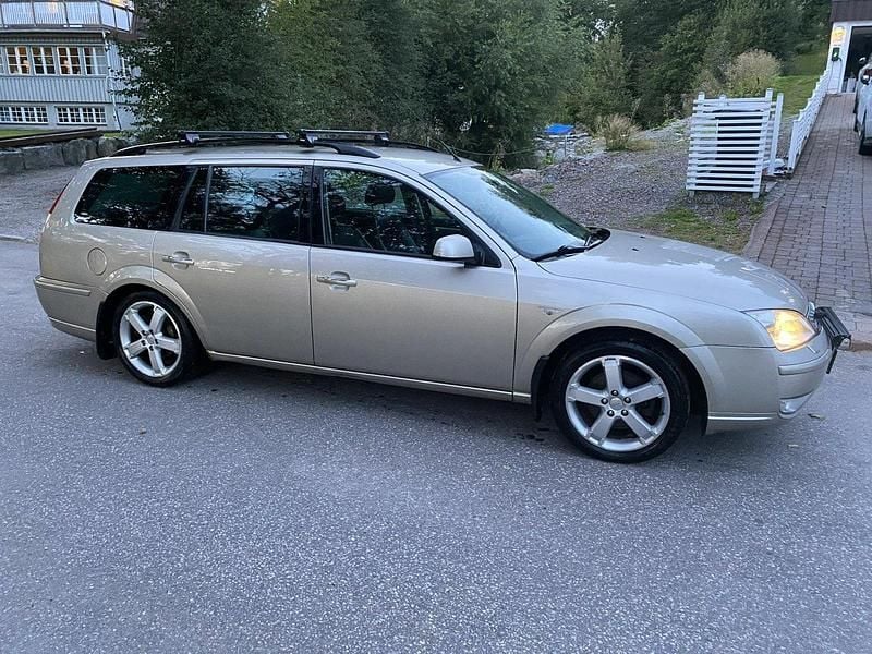 Silver Begagnad 2006 Ford Mondeo Titanium X Kombi | 14 000 kr (Bra pris) - Bild 1/4