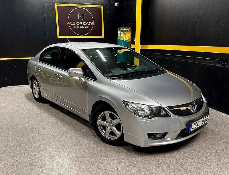 Silver Begagnad 2009 Honda Civic Hybrid Sedan | 86 900 kr (Marknadspris) - Bild 1/4