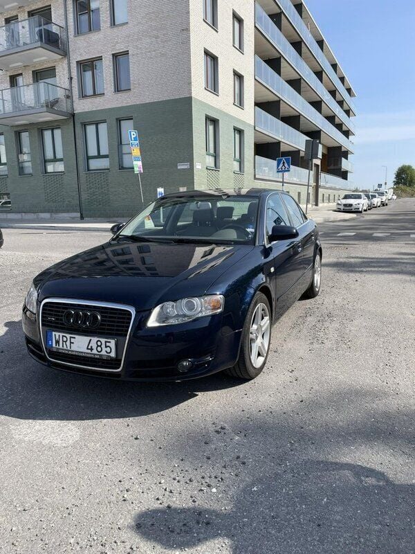 Blå Begagnad 2005 Audi A4 Comfort Sedan | 50 000 kr (Marknadspris) - Bild 1/4