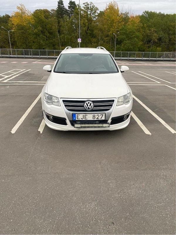 Vit Begagnad 2010 VW Passat Sportline Kombi | 30 000 kr (Bra pris) - Bild 1/4