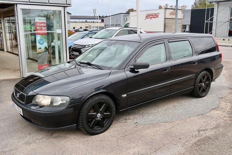 Svart Begagnad 2003 Volvo V70 Kombi | 28 000 kr (Marknadspris) - Bild 1/4