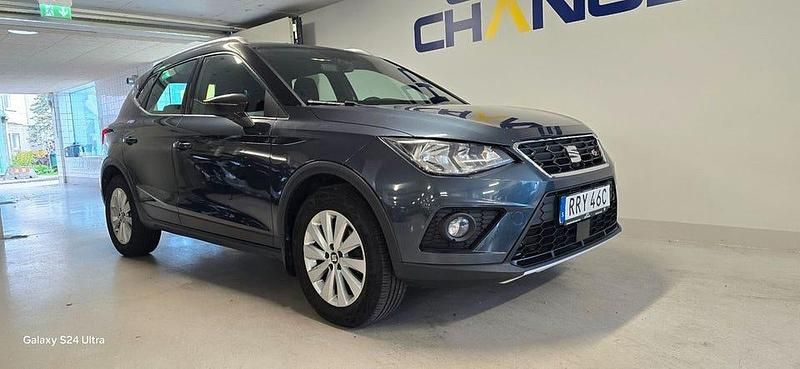 Mörkgrå (grå) Begagnad 2020 Seat Arona FR SUV | 144 900 kr (Marknadspris) - Bild 1/4