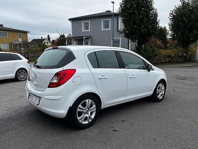 Begagnad Opel Corsa 86 HK (63 kW) 2013 Vit Halvkombi