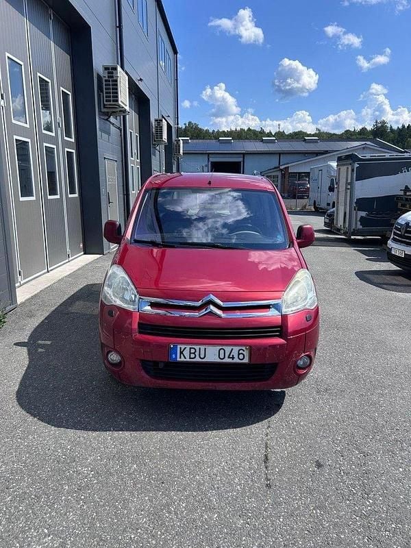Röd Begagnad 2010 Citroën Berlingo Minibuss | 46 000 kr (Marknadspris) - Bild 1/4
